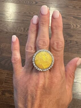 Stretch Statement Ring Yellow Crackle Resin Rhinestone Halo Size 7–7.5